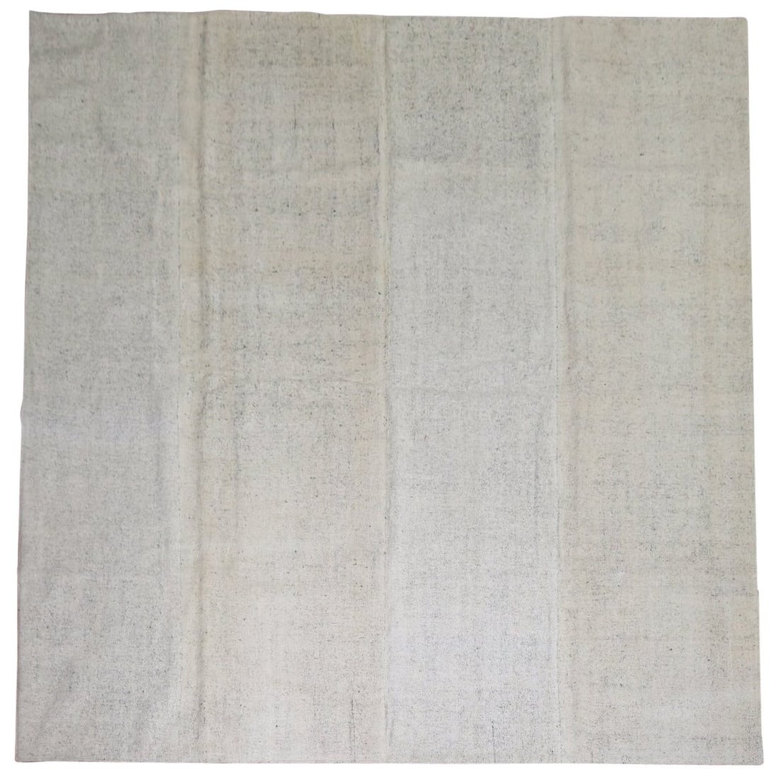 Zabihi Collection Vintage Turkish Minimalist Hand-Woven Kilim 103 x 105 in: Zabihi Collection Vintage Turkish Minimalist Hand-Woven Kilim 103 x 105 in Introducing the Zabihi Collection Vintage Turkish Minimalist Square Kilim, a stunning addition to any home decor. This hand-c