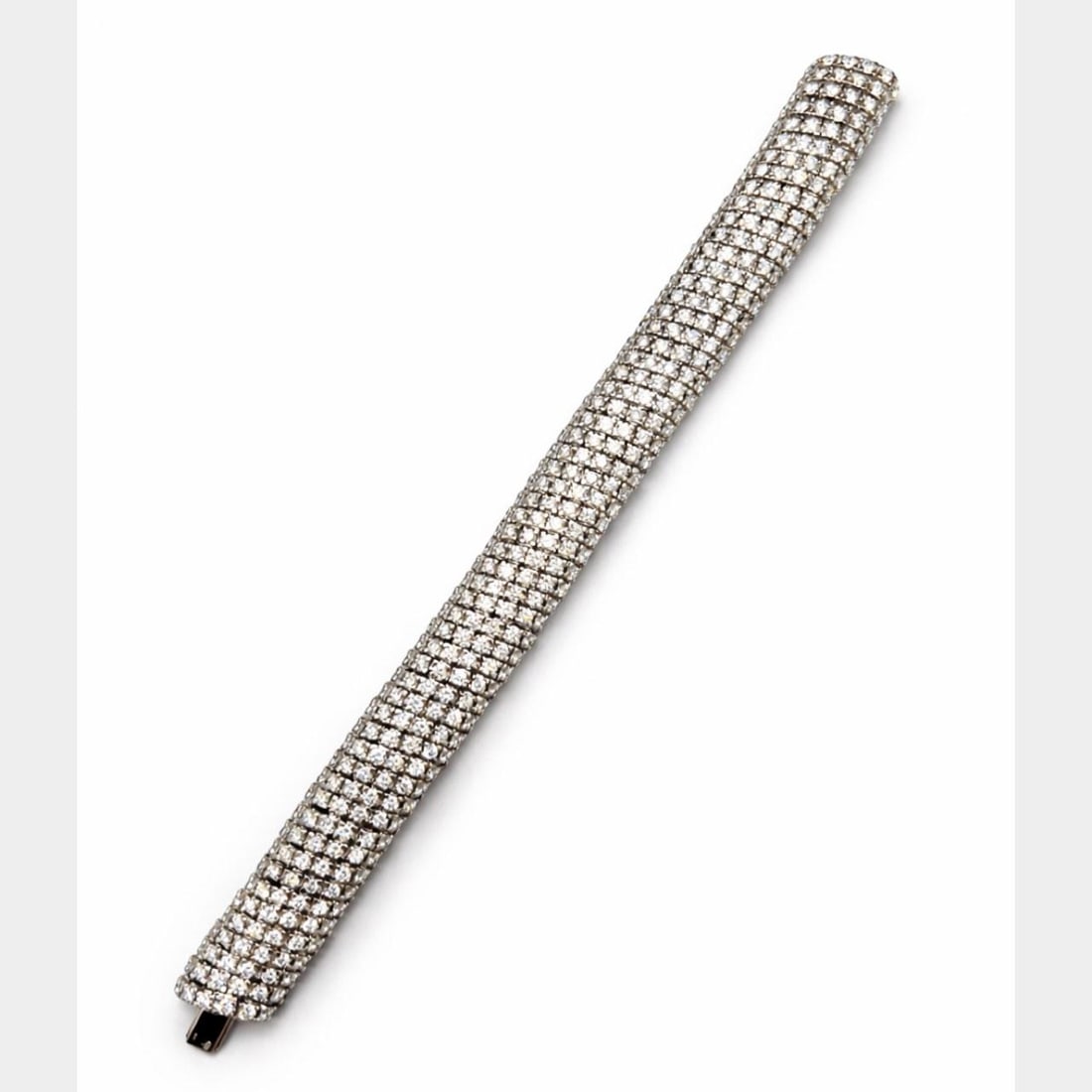 Diamond Bracelet in 18K White Gold 20.00 Carats 7.25 Inch: Diamond Bracelet in 18K White Gold 20.00 Carats 7.25 Inch This 18K white gold bracelet features 348 diamonds with a total approximate weight of 20.00 carats, displaying F-G color and VVS-VS clarity. T