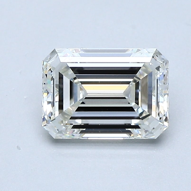 Loose Diamond - EMERALD 1.3ct I VS1: Loose Diamond - EMERALD 1.3ct I VS1 Source: Natural Mined Diamond Shape: EMERALD Carats: 1.3 Color: I Clarity: VS1 Certification: GIA Condition: Pre-Owned PLEASE NOTE: Framed, Large, or heavy items do