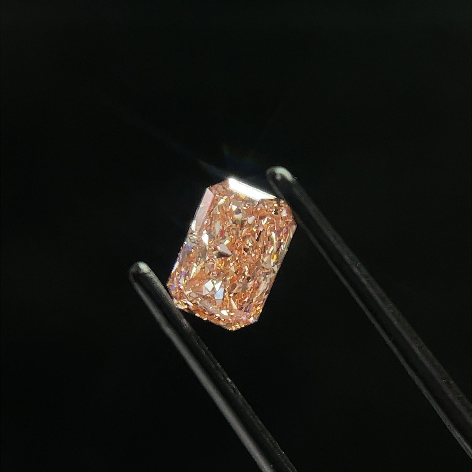 Loose Diamond - RADIANT 1.03ct Fancy Intense Pink VS1: Loose Diamond - RADIANT 1.03ct Fancy Intense Pink VS1 Source: This is a real non-mined Diamond that has been grown in a lab Shape: RADIANT Carats: 1.03 Color: Fancy Intense Pink Certification: IGI Vid