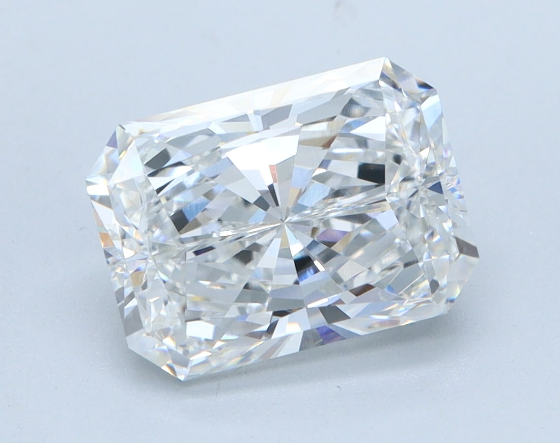 Loose Diamond - RADIANT 2.51ct E VVS1: Loose Diamond - RADIANT 2.51ct E VVS1 Source: This is a real non-mined Diamond that has been grown in a lab Shape: RADIANT Carats: 2.51 Color: E Clarity: VVS1 Certification: IGI Condition: Pre-Owned
