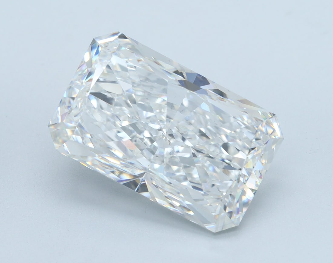 Loose Diamond - RADIANT 7.01ct F VS2: Loose Diamond - RADIANT 7.01ct F VS2 Source: This is a real non-mined Diamond that has been grown in a lab Shape: RADIANT Carats: 7.01 Color: F Clarity: VS2 Certification: IGI Condition: Pre-Owned PLE