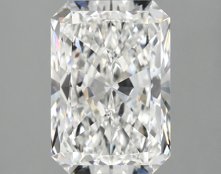 Loose Diamond - RADIANT 3.42ct E VVS2: Loose Diamond - RADIANT 3.42ct E VVS2 Source: This is a real non-mined Diamond that has been grown in a lab Shape: RADIANT Carats: 3.42 Color: E Clarity: VVS2 Certification: IGI Condition: Pre-Owned P