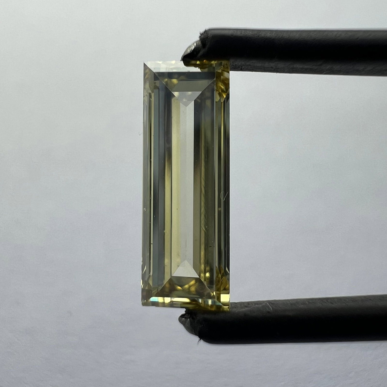 Loose Diamond - BAGUETTE 1.29ct Yellow VS1: Loose Diamond - BAGUETTE 1.29ct Yellow VS1 Source: This is a real non-mined Diamond that has been grown in a lab Shape: BAGUETTE Carats: 1.29 Color: Yellow Certification: NONE PLEASE NOTE: Framed, Lar