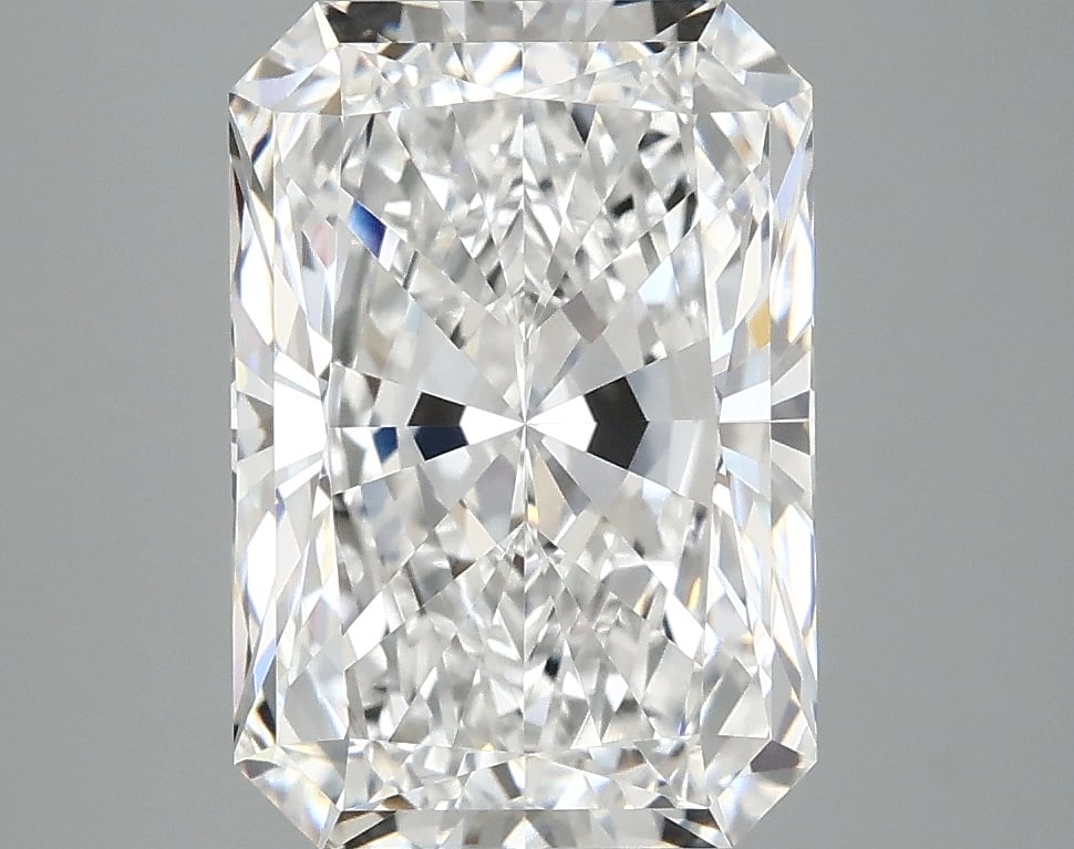 Loose Diamond - RADIANT 4.13ct D VVS2: Loose Diamond - RADIANT 4.13ct D VVS2 Source: This is a real non-mined Diamond that has been grown in a lab Shape: RADIANT Carats: 4.13 Color: D Clarity: VVS2 Certification: IGI Condition: Pre-Owned P