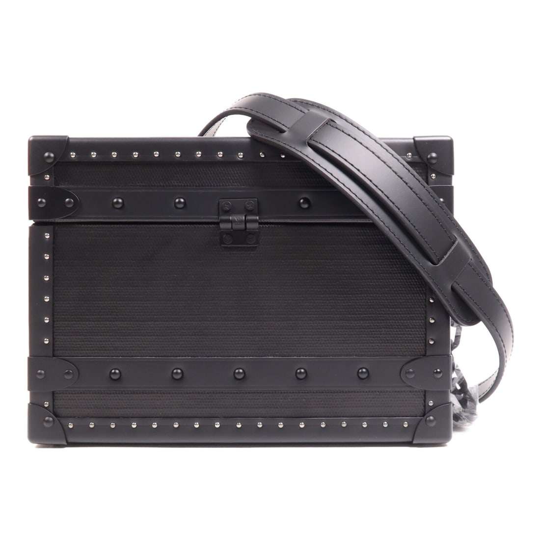 Louis Vuitton M20152 Black Calfskin Shoulder Bag: Louis Vuitton M20152 Black Calfskin Shoulder Bag This Louis Vuitton LV clutch trunk box shoulder bag combines elegance and function with its structured design. Crafted from black calfskin leather, it 