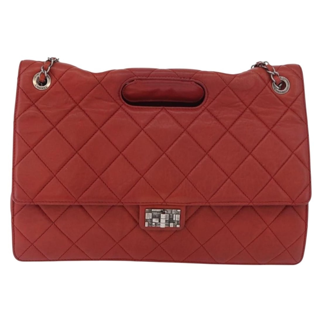 Chanel 2.55 red leather shoulder bag: Chanel 2.55 red leather shoulder bag This Chanel 2.55 shoulder bag is crafted from red leather and features gold-tone metal fittings. Designed for women, it offers a spacious interior and is made in I
