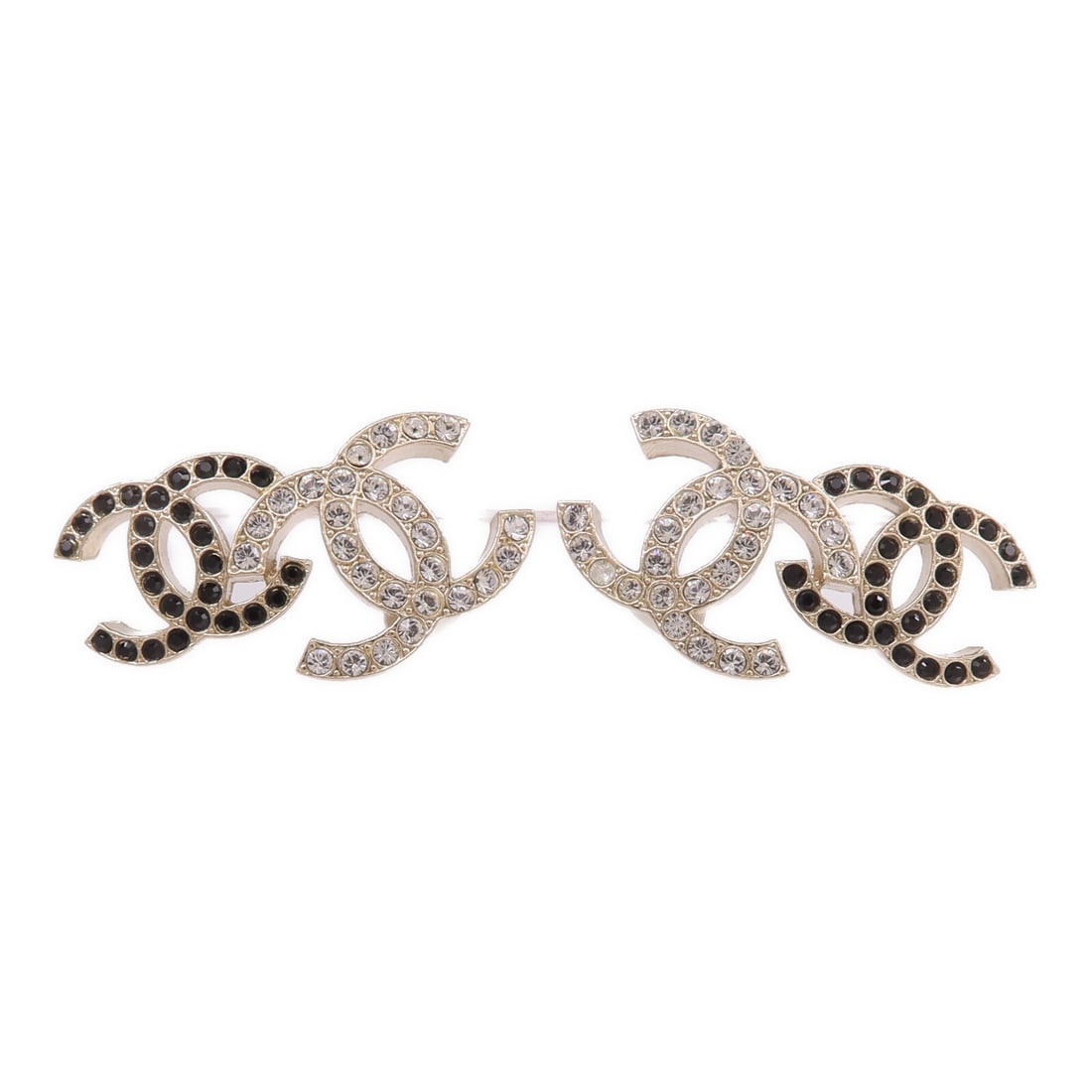 Chanel Pierced Earrings Black and Gold Metal CC Logo Design: Chanel Pierced Earrings Black and Gold Metal CC Logo Design These CHANEL CC pierced earrings feature a stylish black color and are crafted from unspecified metal. Designed for women, these earrings ar