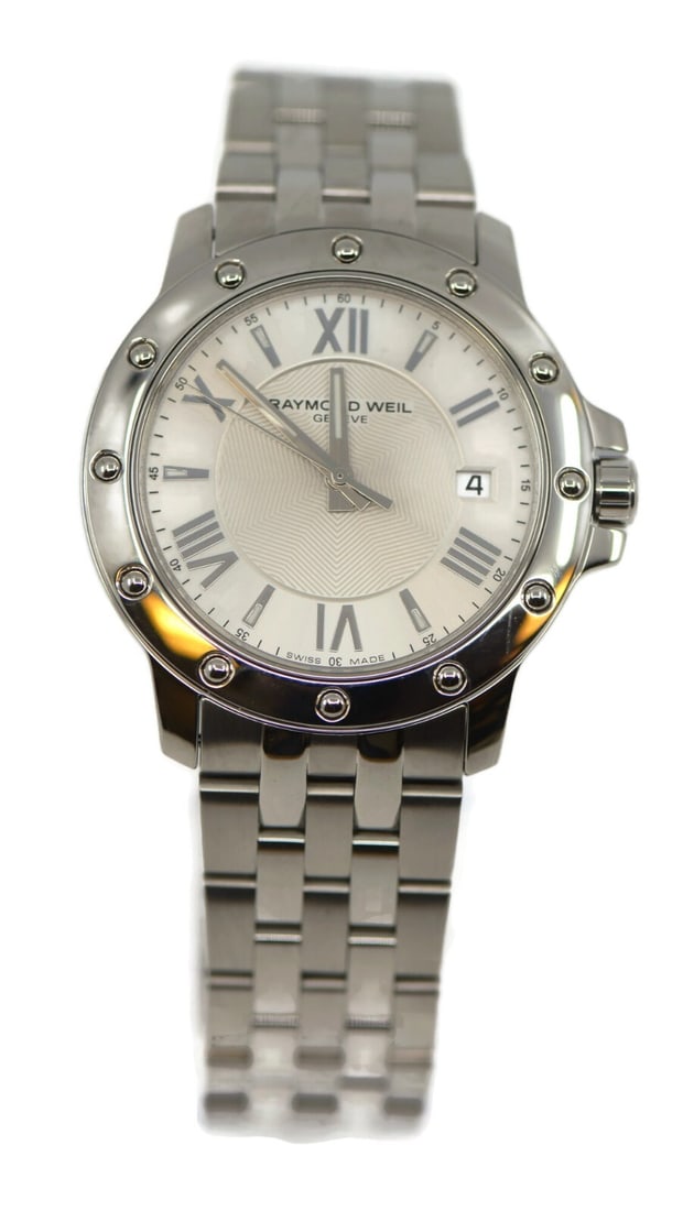 Raymond Weil Tango Quartz Stainless Steel Watch 5599 with Box: Raymond Weil Tango Quartz Stainless Steel Watch 5599 with Box Introducing the Raymond Weil Tango Stainless Steel Watch, model 5599, a perfect blend of elegance and functionality. This exquisite wristw