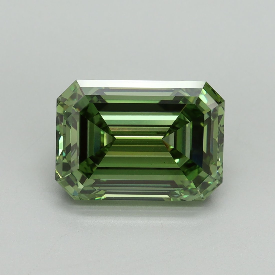 Loose Diamond - EMERALD 5.01ct Fancy Vivid Green VS1: Loose Diamond - EMERALD 5.01ct Fancy Vivid Green VS1 Source: This is a real non-mined Diamond that has been grown in a lab Shape: EMERALD Carats: 5.01 Color: Fancy Vivid Green Certification: IGI