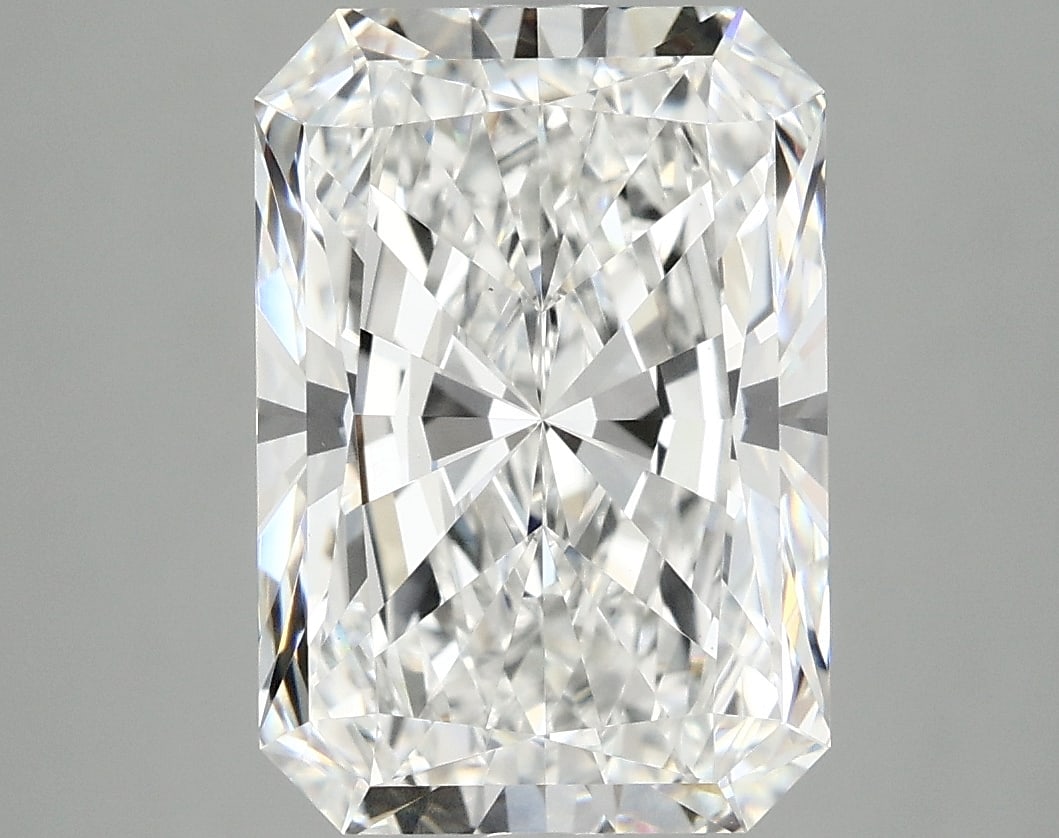 Loose Diamond - RADIANT 4.59ct D VVS2: Loose Diamond - RADIANT 4.59ct D VVS2 Source: This is a real non-mined Diamond that has been grown in a lab Shape: RADIANT Carats: 4.59 Color: D Clarity: VVS2 Certification: IGI Condition: Pre-Owned