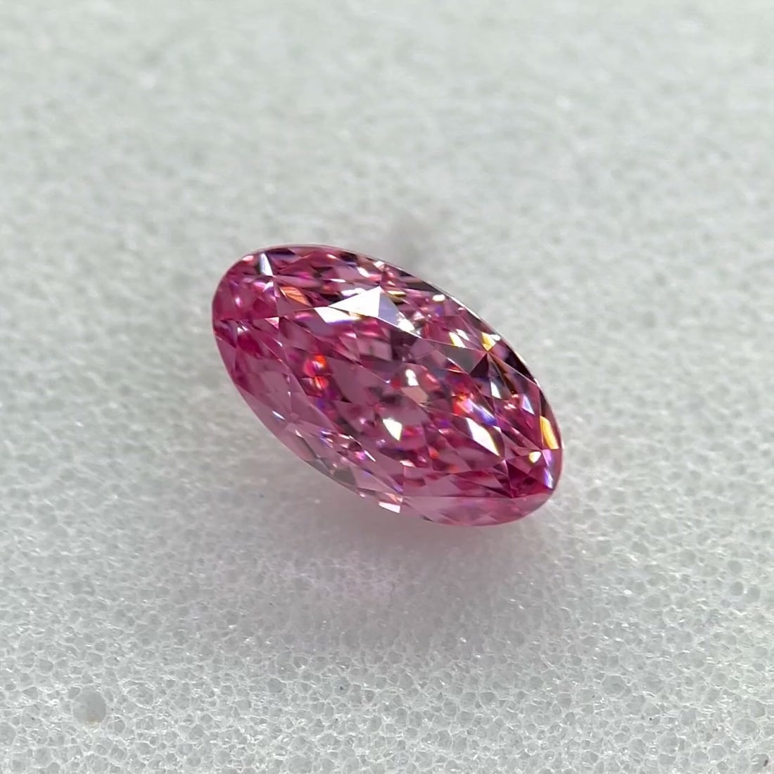 Loose Diamond - OVAL 0.2ct Fancy Vivid Purplish Pink SI1: Loose Diamond - OVAL 0.2ct Fancy Vivid Purplish Pink SI1 Source: Natural Shape: OVAL Carats: 0.2 Color: Fancy Vivid Purplish Pink Certification: GIA Video: