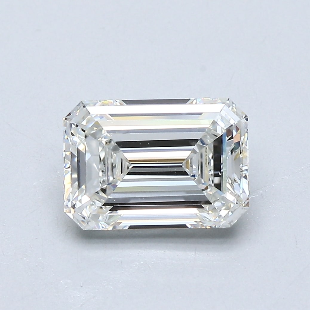Loose Diamond - EMERALD 2.01ct G VVS1: Loose Diamond - EMERALD 2.01ct G VVS1 Source: Natural Mined Diamond Shape: EMERALD Carats: 2.01 Color: G Clarity: VVS1 Certification: GIA Condition: Pre-Owned PLEASE NOTE: Framed, Large, or heavy item
