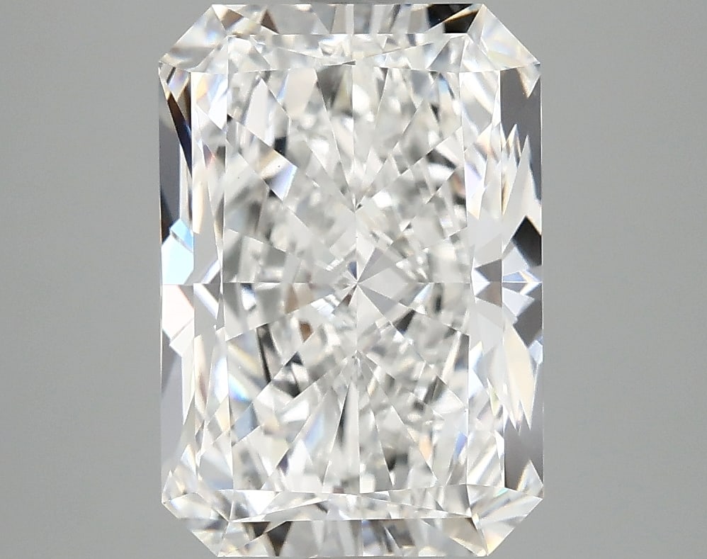 Loose Diamond - RADIANT 3.71ct E VS1: Loose Diamond - RADIANT 3.71ct E VS1 Source: This is a real non-mined Diamond that has been grown in a lab Shape: RADIANT Carats: 3.71 Color: E Clarity: VS1 Certification: IGI Condition: Pre-Owned