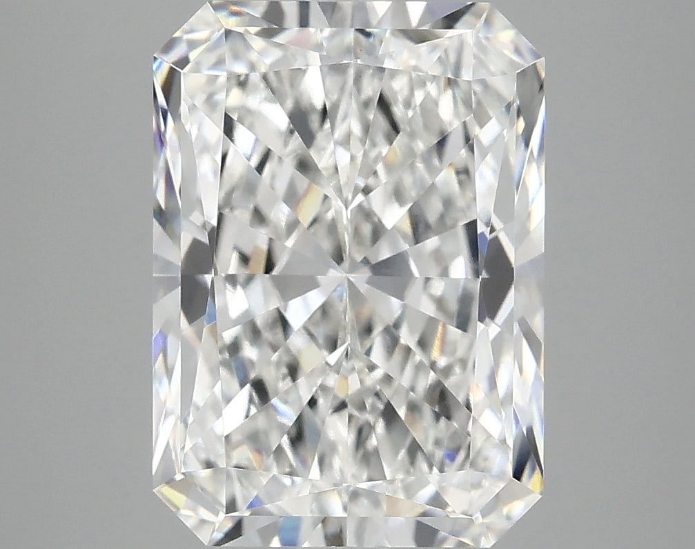Loose Diamond - RADIANT 4.89ct E VVS2: Loose Diamond - RADIANT 4.89ct E VVS2 Source: This is a real non-mined Diamond that has been grown in a lab Shape: RADIANT Carats: 4.89 Color: E Clarity: VVS2 Certification: IGI Condition: Pre-Owned