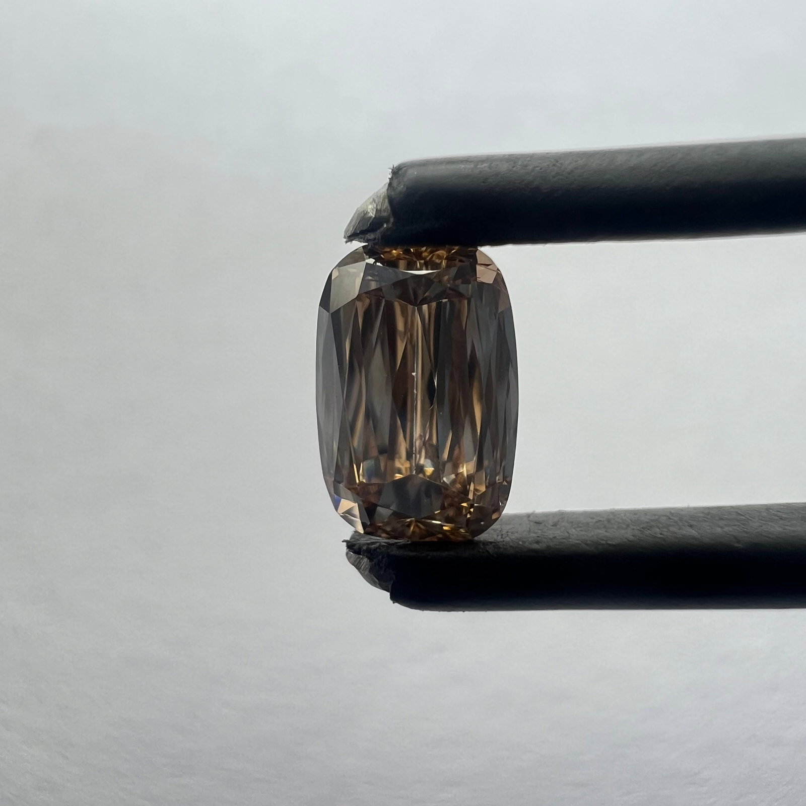 Loose Diamond - OTHER 0.44ct Brown SI1: Loose Diamond - OTHER 0.44ct Brown SI1 Source: This is a real non-mined Diamond that has been grown in a lab Shape: OTHER Carats: 0.44 Color: Brown Certification: NONE PLEASE NOTE: Framed, Large, or