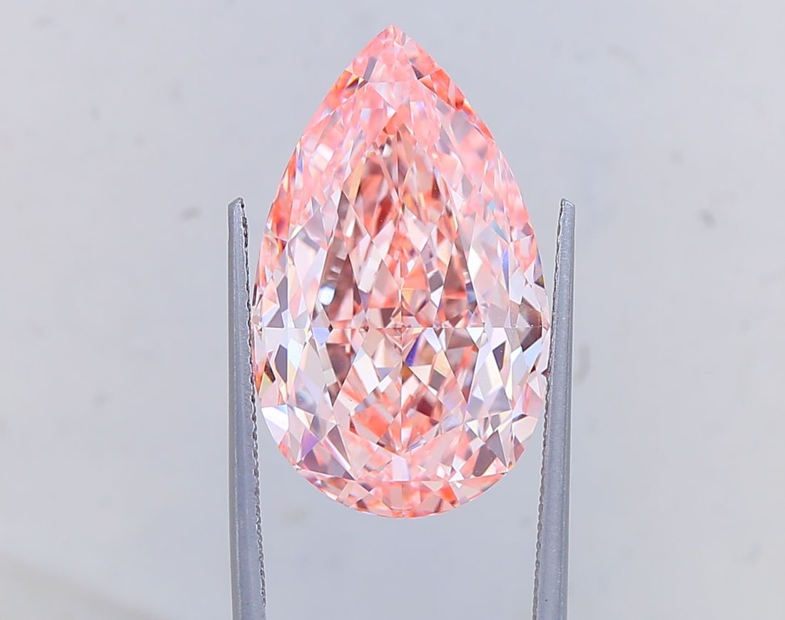Loose Diamond - RADIANT 4.09ct Fancy Vivid Pink VVS2: Loose Diamond - RADIANT 4.09ct Fancy Vivid Pink VVS2 Source: This is a real non-mined Diamond that has been grown in a lab Shape: RADIANT Carats: 4.09 Color: Fancy Vivid Pink Certification: IGI Video:
