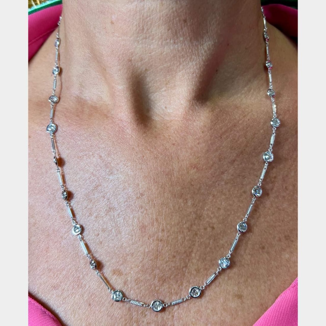 Art Deco Platinum Necklace with 27 Diamonds 4.25 Ct I-K VS1-SI1: Art Deco Platinum Necklace with 27 Diamonds 4.25 Ct I-K VS1-SI1 This exquisite Art Deco necklace features a stunning design crafted in platinum, showcasing a total of 27 diamonds that weigh