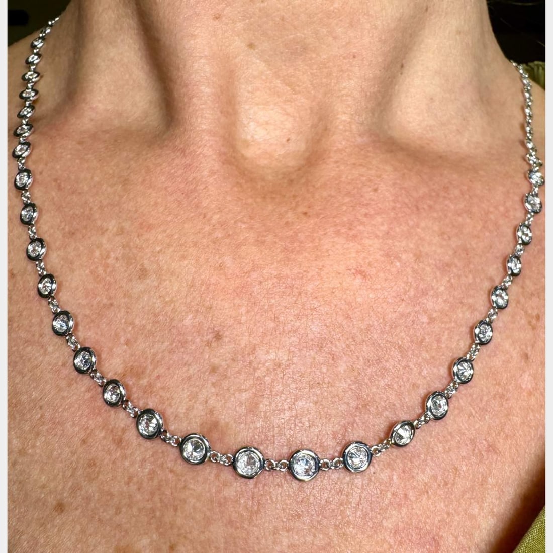Elegant 18K White Gold 8.30 Ct Diamond Necklace 24 Inches: Elegant 18K White Gold 8.30 Ct Diamond Necklace 24 Inches This exquisite 18K White Gold Necklace showcases a stunning design featuring 69 diamonds, with a total weight of approximately 8.30 carats. Th