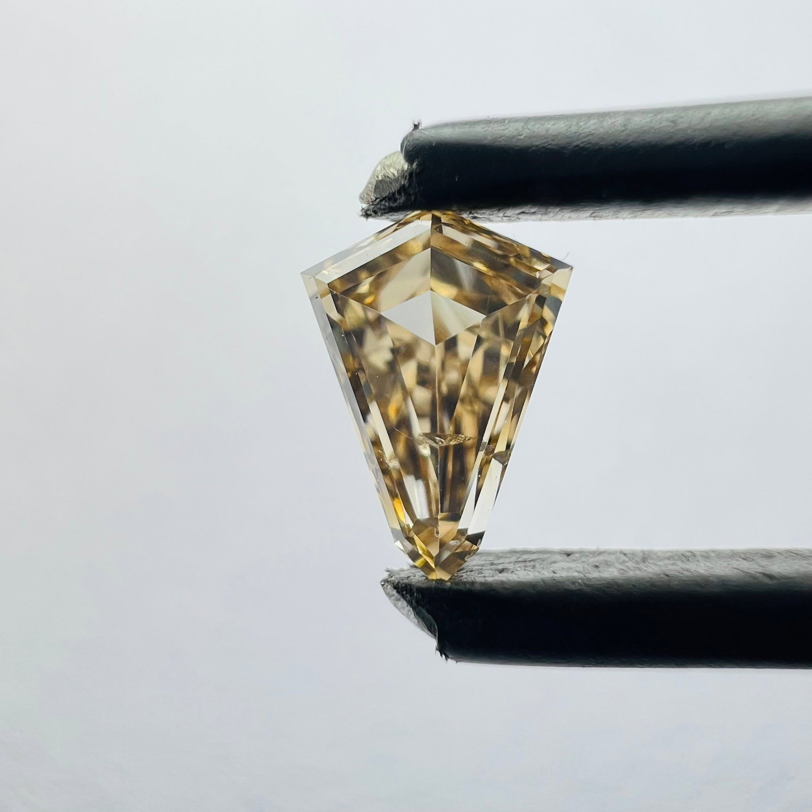 Loose Diamond - KITE 0.36ct Brown SI2: Loose Diamond - KITE 0.36ct Brown SI2 Source: This is a real non-mined Diamond that has been grown in a lab Shape: KITE Carats: 0.36 Color: Brown Certification: NONE PLEASE NOTE: Framed, Large, or
