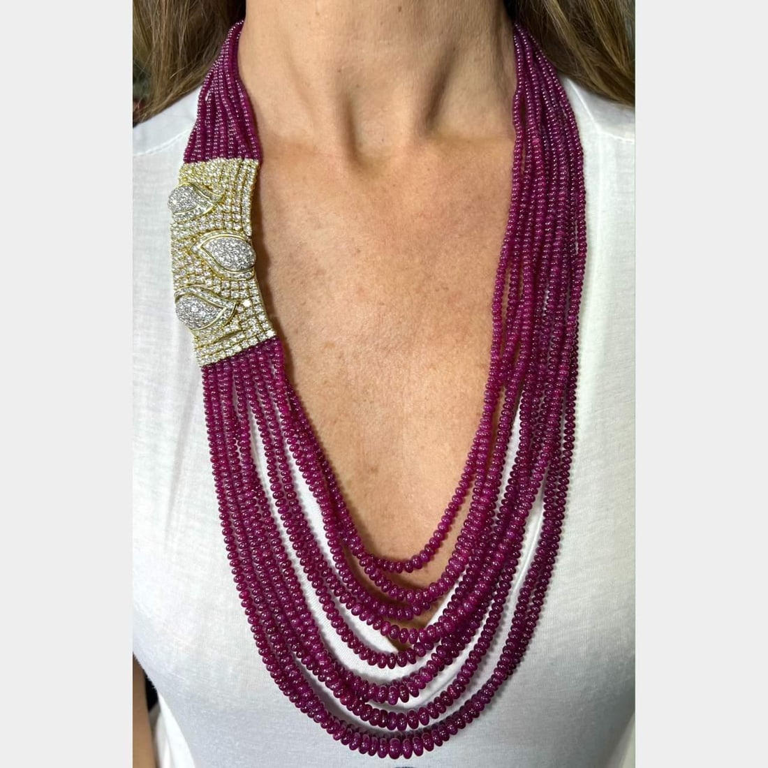 PRANESI 18K Yellow Gold Necklace with Rubies and Diamonds Signed: PRANESI 18K Yellow Gold Necklace with Rubies and Diamonds Signed This exquisite PRANESI necklace features a stunning design crafted in 18K yellow gold, showcasing a captivating array of rubies and