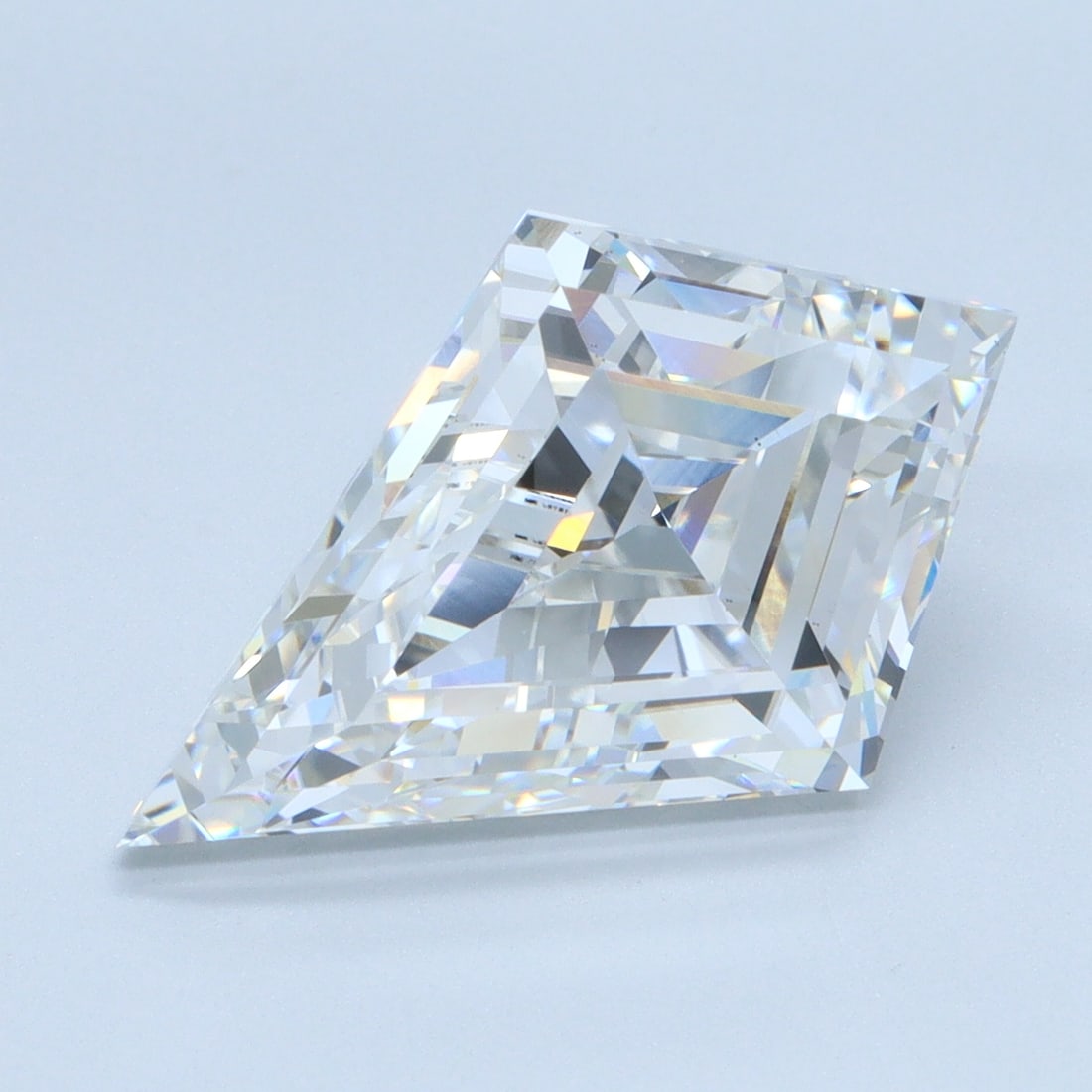 Loose Diamond - KITE 5.08ct E VS1: Loose Diamond - KITE 5.08ct E VS1 Source: This is a real non-mined Diamond that has been grown in a lab Shape: KITE Carats: 5.08 Color: E Clarity: VS1 Certification: IGI Condition: Pre-Owned PLEASE