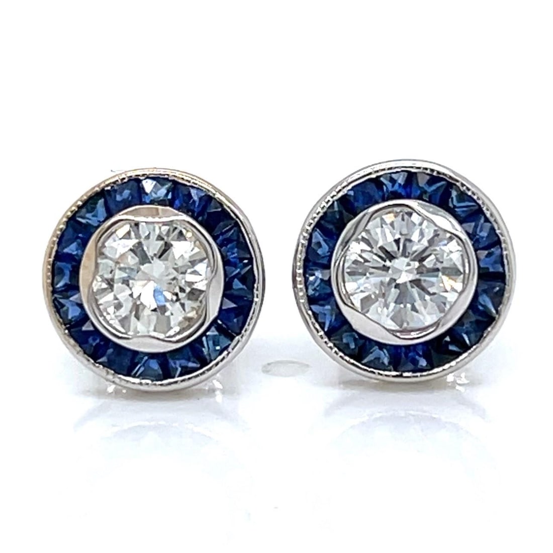 Diamond and Sapphire Studs in 18K White Gold 2.4 Grams: Diamond and Sapphire Studs in 18K White Gold 2.4 Grams Elegant stud earrings crafted in 18K white gold, featuring 2 diamonds with a total weight of 1.03 carats, displaying E-F color and VS1-SI1 clarit