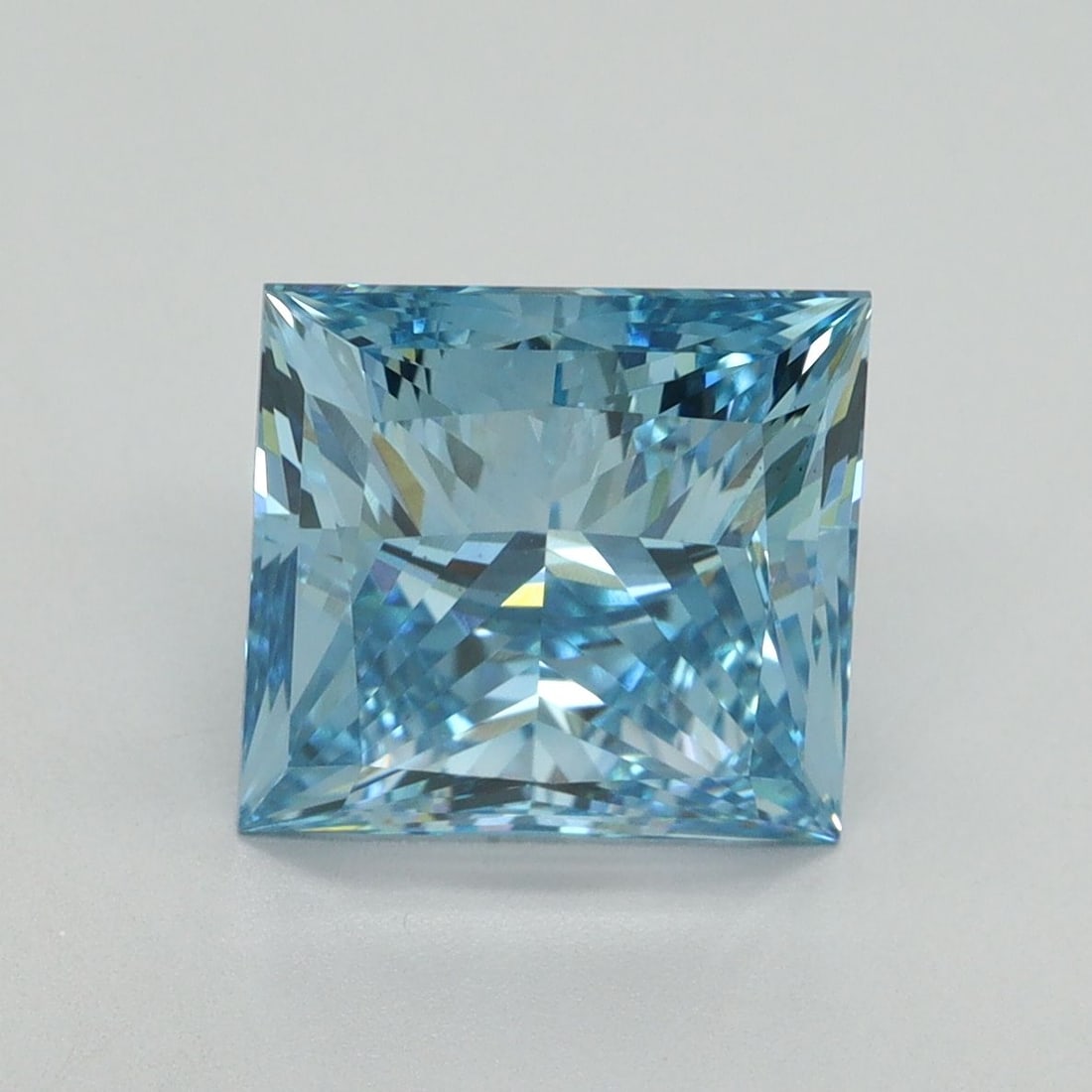 Loose Diamond - PRINCESS 4.09ct Fancy Vivid Blue VS1: Loose Diamond - PRINCESS 4.09ct Fancy Vivid Blue VS1 Source: This is a real non-mined Diamond that has been grown in a lab Shape: PRINCESS Carats: 4.09 Color: Fancy Vivid Blue Certification: IGI Video