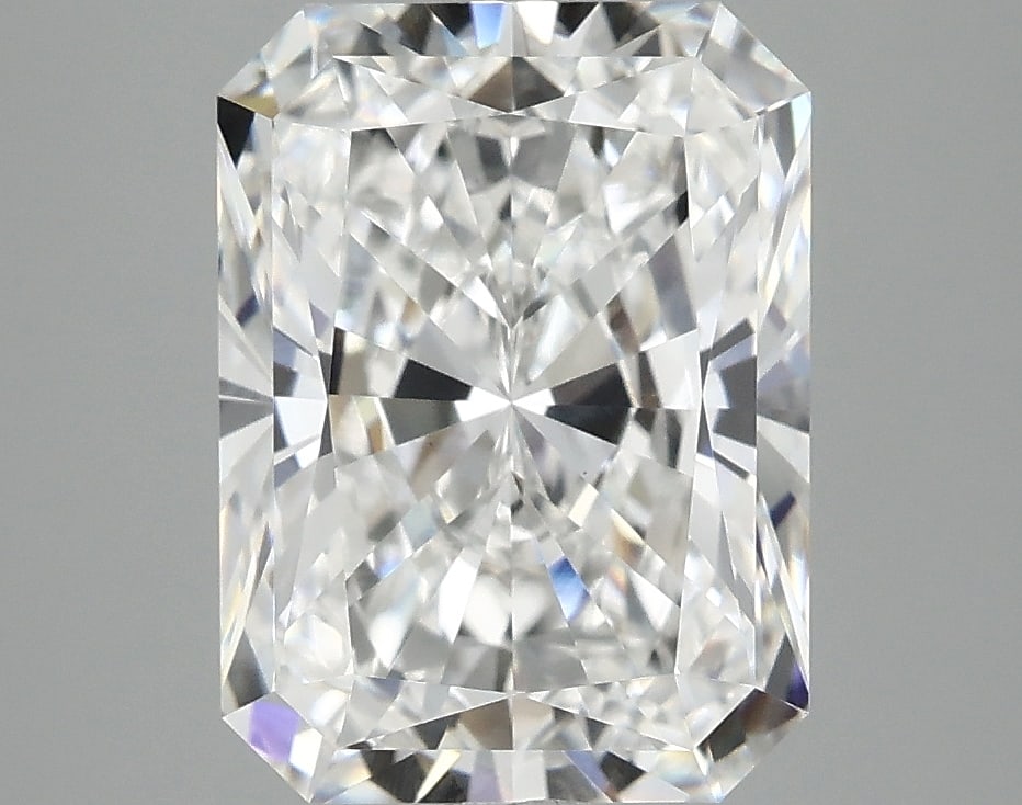 Loose Diamond - RADIANT 4.05ct E VS1: Loose Diamond - RADIANT 4.05ct E VS1 Source: This is a real non-mined Diamond that has been grown in a lab Shape: RADIANT Carats: 4.05 Color: E Clarity: VS1 Certification: IGI Condition: Pre-Owned