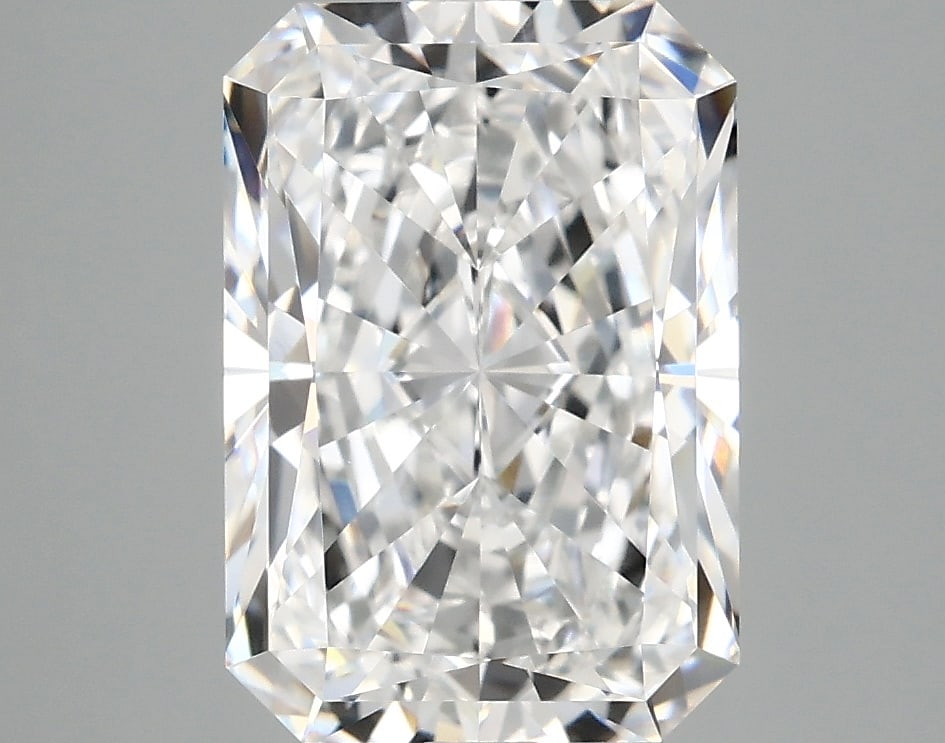 Loose Diamond - RADIANT 3.79ct D VVS2: Loose Diamond - RADIANT 3.79ct D VVS2 Source: This is a real non-mined Diamond that has been grown in a lab Shape: RADIANT Carats: 3.79 Color: D Clarity: VVS2 Certification: IGI Condition: Pre-Owned