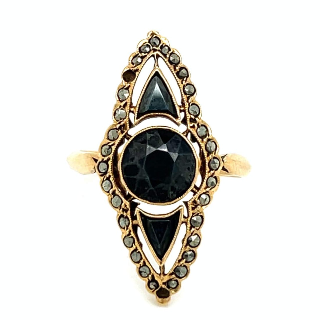 Victorian 18K Yellow Gold Ring with Unknown Stones: Victorian 18K Yellow Gold Ring with Unknown Stones This exquisite Victorian ring is crafted from 18K yellow gold, showcasing the elegance of a bygone era. Weighing 3.6 grams, it is a timeless piece