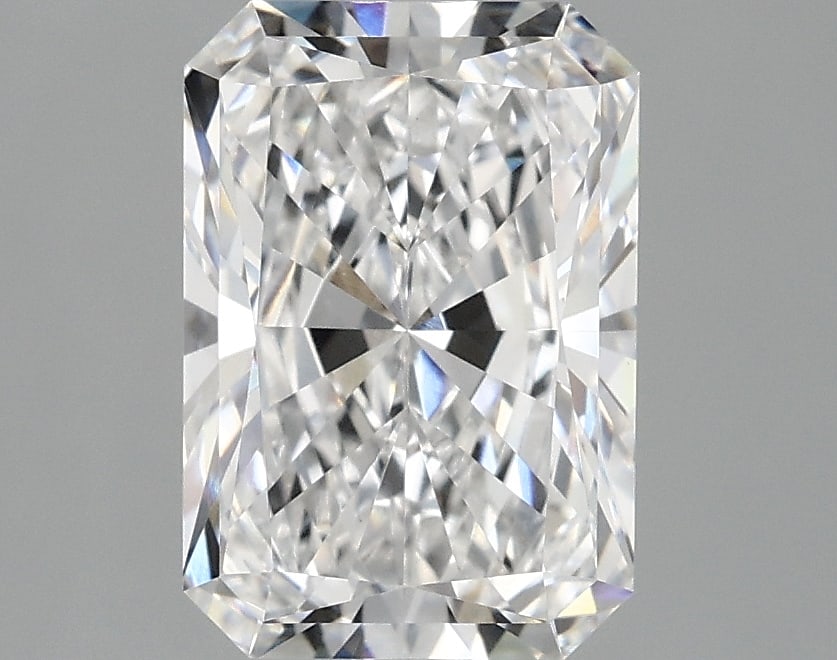 Loose Diamond - RADIANT 2.56ct D VS1: Loose Diamond - RADIANT 2.56ct D VS1 Source: This is a real non-mined Diamond that has been grown in a lab Shape: RADIANT Carats: 2.56 Color: D Clarity: VS1 Certification: IGI Condition: Pre-Owned