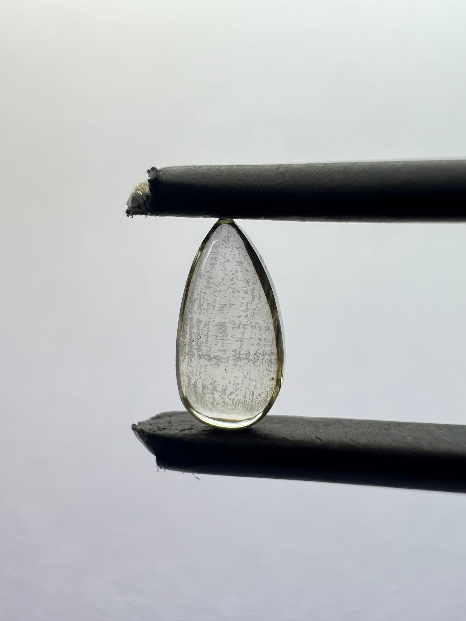 Loose Diamond - PEAR 0.33ct Champagne SI2: Loose Diamond - PEAR 0.33ct Champagne SI2 Source: This is a real non-mined Diamond that has been grown in a lab Shape: PEAR Carats: 0.33 Color: Champagne Certification: NONE PLEASE NOTE: Framed, Large