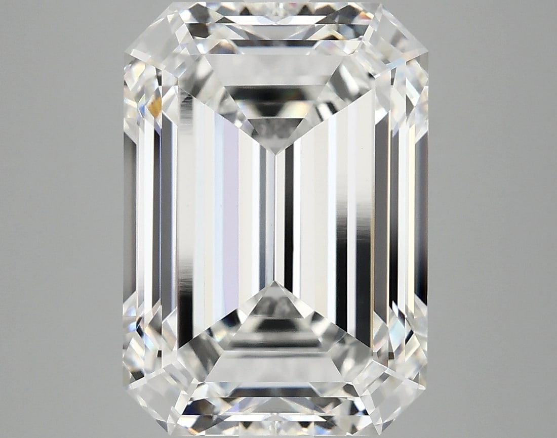 Loose Diamond - EMERALD 7.18ct E VVS2: Loose Diamond - EMERALD 7.18ct E VVS2 Source: This is a real non-mined Diamond that has been grown in a lab Shape: EMERALD Carats: 7.18 Color: E Clarity: VVS2 Certification: IGI Condition: Pre-Owned P