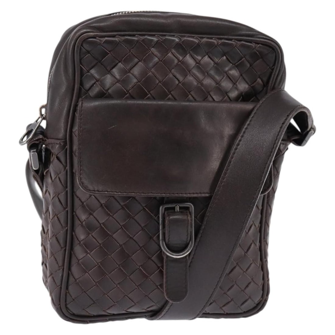 Bottega Veneta Intrecciato Leather Messenger Bag with Front Pocket: Bottega Veneta Intrecciato Leather Messenger Bag with Front Pocket This pre-owned Bottega Veneta Front Pocket Messenger Bag features the signature Intrecciato woven leather design in a brown color. Cr