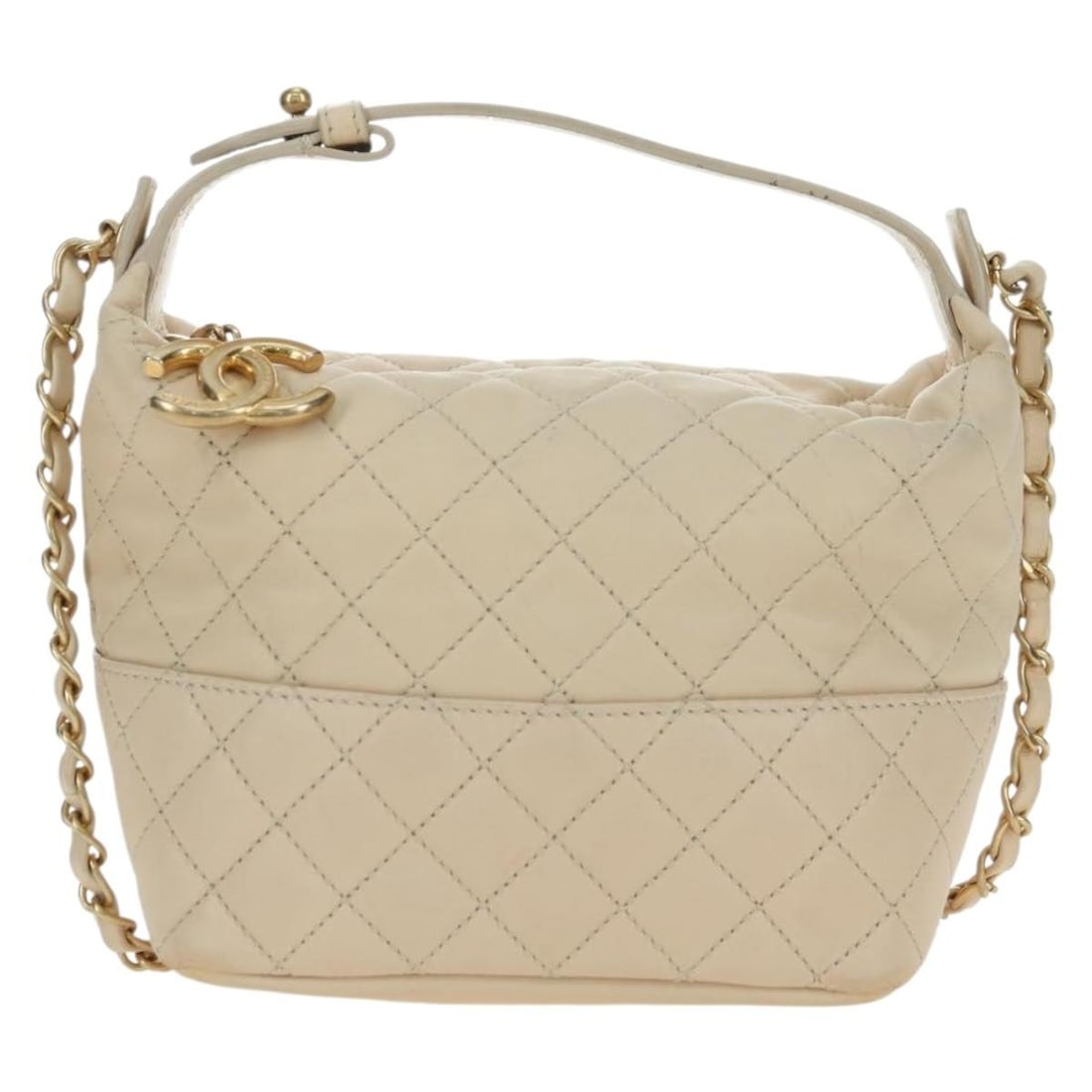 Chanel CC Charm Zip Hobo Beige Lambskin Bag: Chanel CC Charm Zip Hobo Beige Lambskin Bag This Chanel CC Charm Zip Hobo is crafted from quilted beige lambskin leather and features the iconic CC charm. Designed for women, this bag is made in Italy