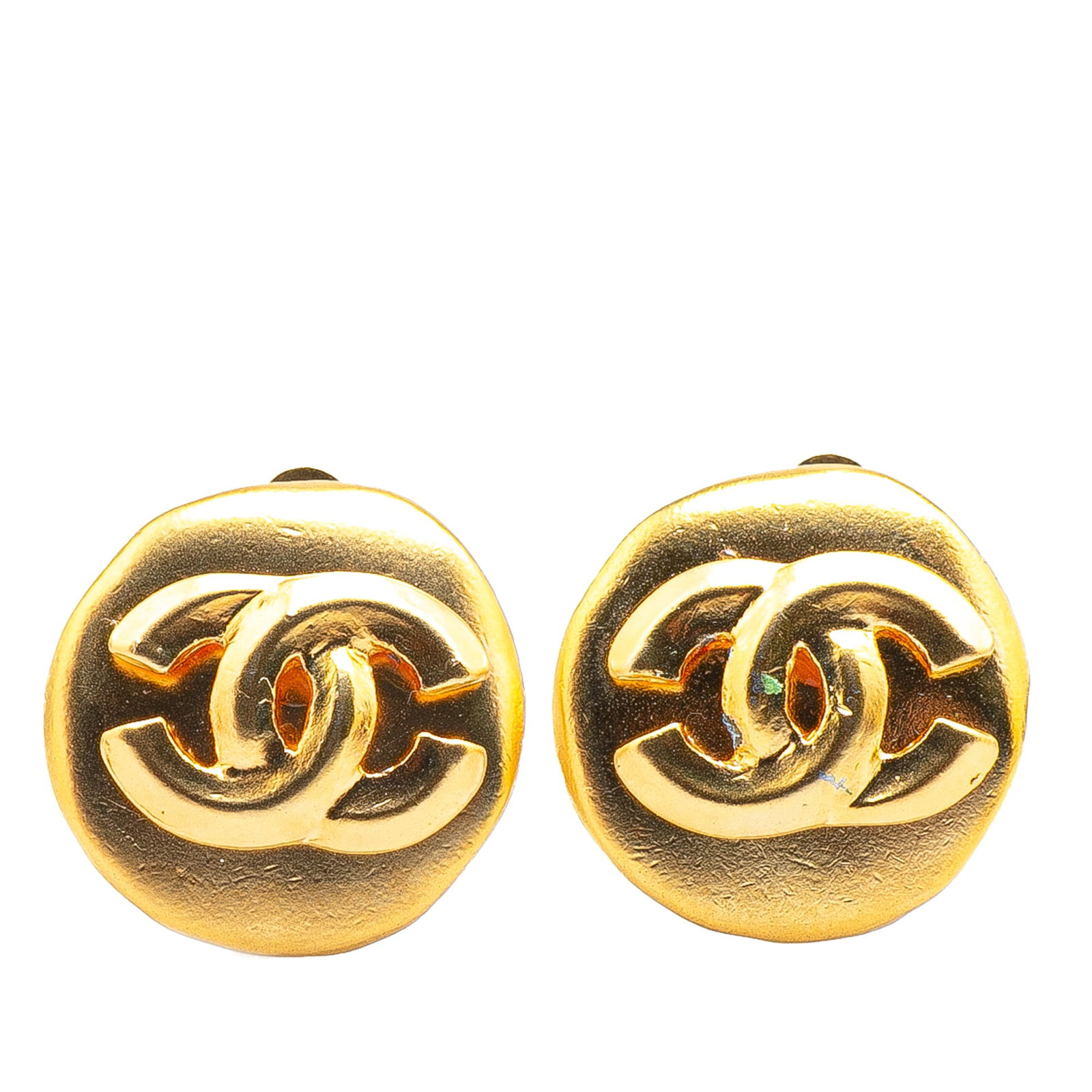 Chanel gold plated CC round clip on earrings pair: Chanel gold plated CC round clip on earrings pair These Chanel clip-on earrings feature a round design with the iconic CC logo and are crafted from gold-plated metal. Made in France, they offer a styl