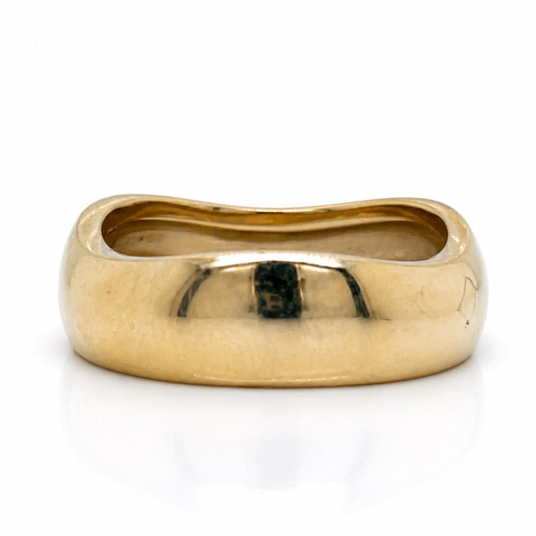 Cartier 18K Yellow Gold Wavy Ring Size 7: Cartier 18K Yellow Gold Wavy Ring Size 7 This Cartier wavy band is crafted from 18K yellow gold and features a distinctive undulating design. The ring weighs 7.1 grams and is offered in a size 7. It i