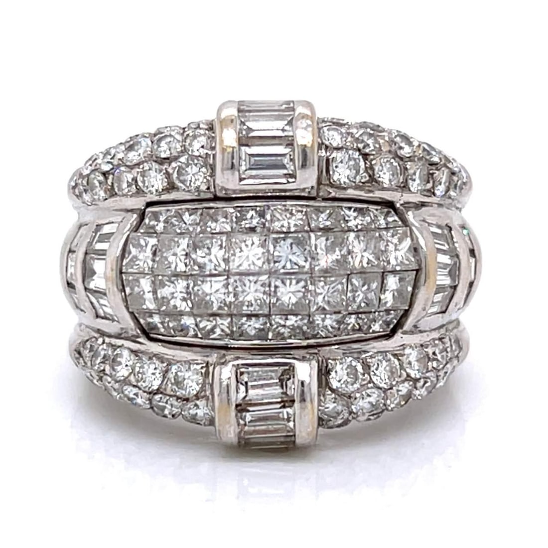 18K White Gold 5.60 Ct Diamond Ring with 116 Diamonds F-G VVS-VS: 18K White Gold 5.60 Ct Diamond Ring with 116 Diamonds F-G VVS-VS This stunning 18K White Gold Diamond Ring showcases a remarkable total diamond weight of approximately 5.60 carats. The ring features a