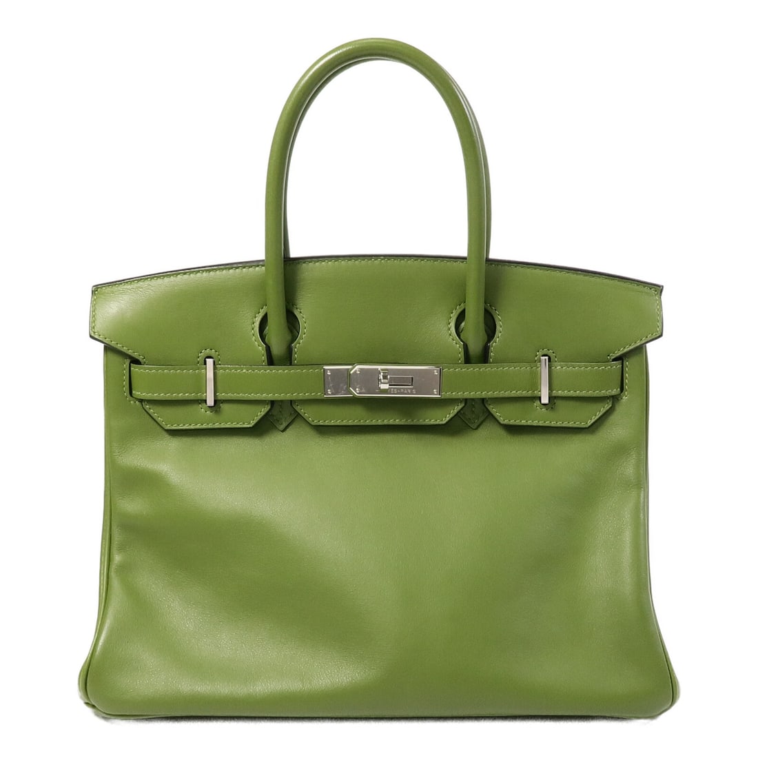 Hermes Birkin 30 green calfskin handbag PHW: Hermes Birkin 30 green calfskin handbag PHW This Hermes Birkin 30 handbag is crafted from Swift calfskin leather in a distinctive green shade. Designed for women, it features a structured silhouette w