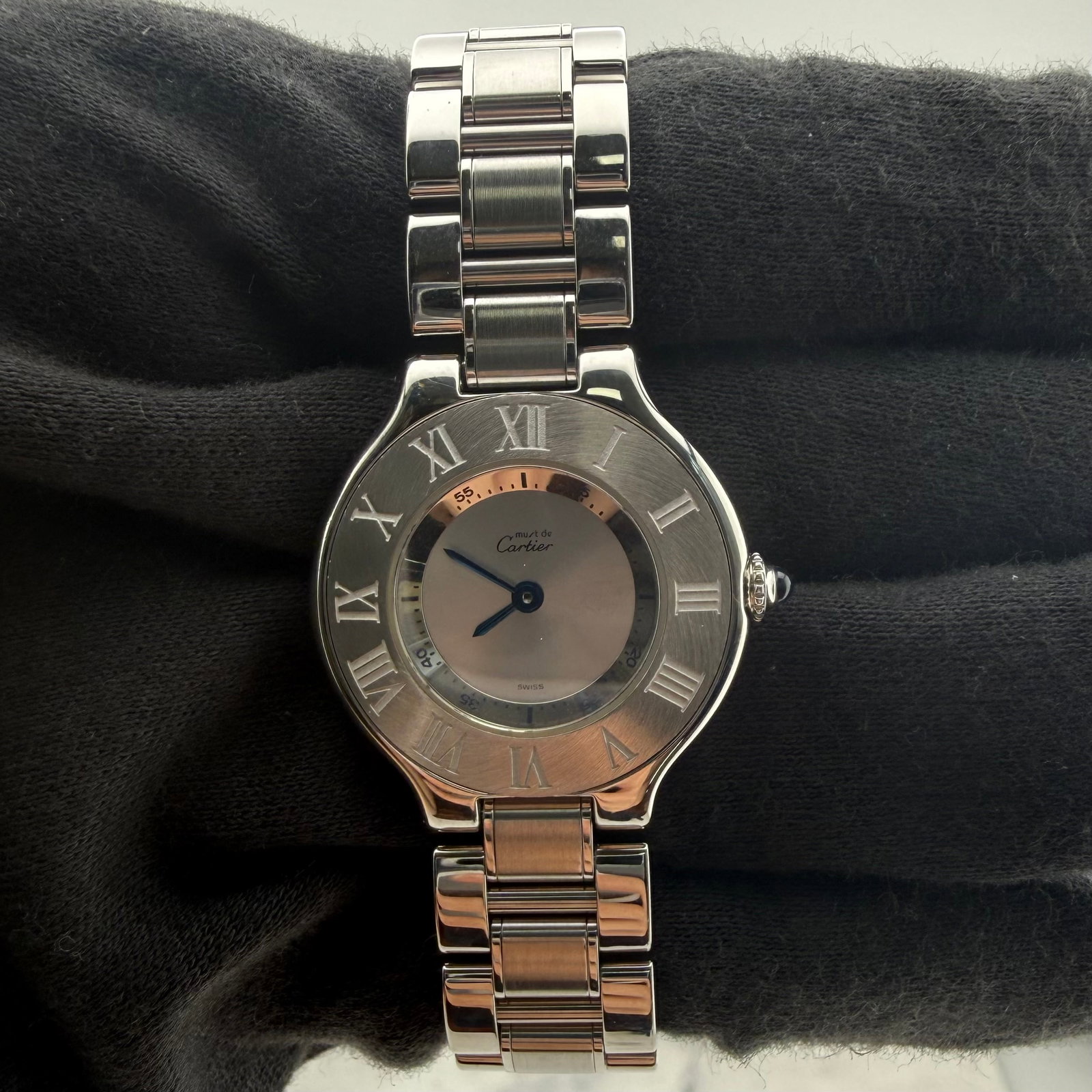 Cartier Must 21 28mm SS Watch Ref 1340: Cartier Must 21 28mm SS Watch Ref 1340 This Cartier Must 21 features a silver dial and is presented on reference 1340. The watch is crafted from stainless steel and measures 28mm in diameter. It is in