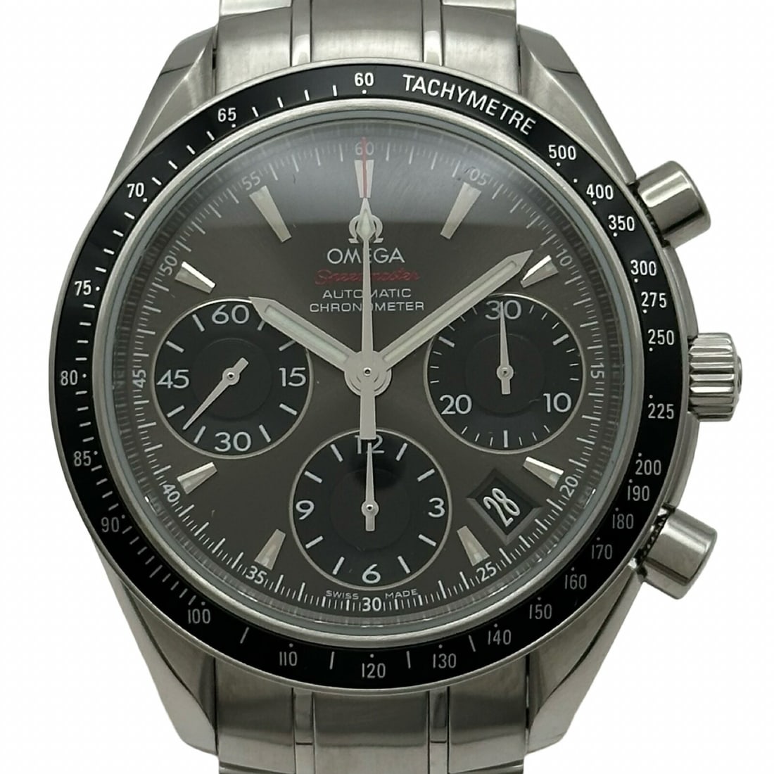 OMEGA stainless steel Speedmaster Day-Date chronograph 323.30.40.40.06.001: OMEGA stainless steel Speedmaster Day-Date chronograph 323.30.40.40.06.001 This OMEGA Speedmaster Day-Date Chronometer Chronograph wristwatch features a robust stainless steel construction and a sophi