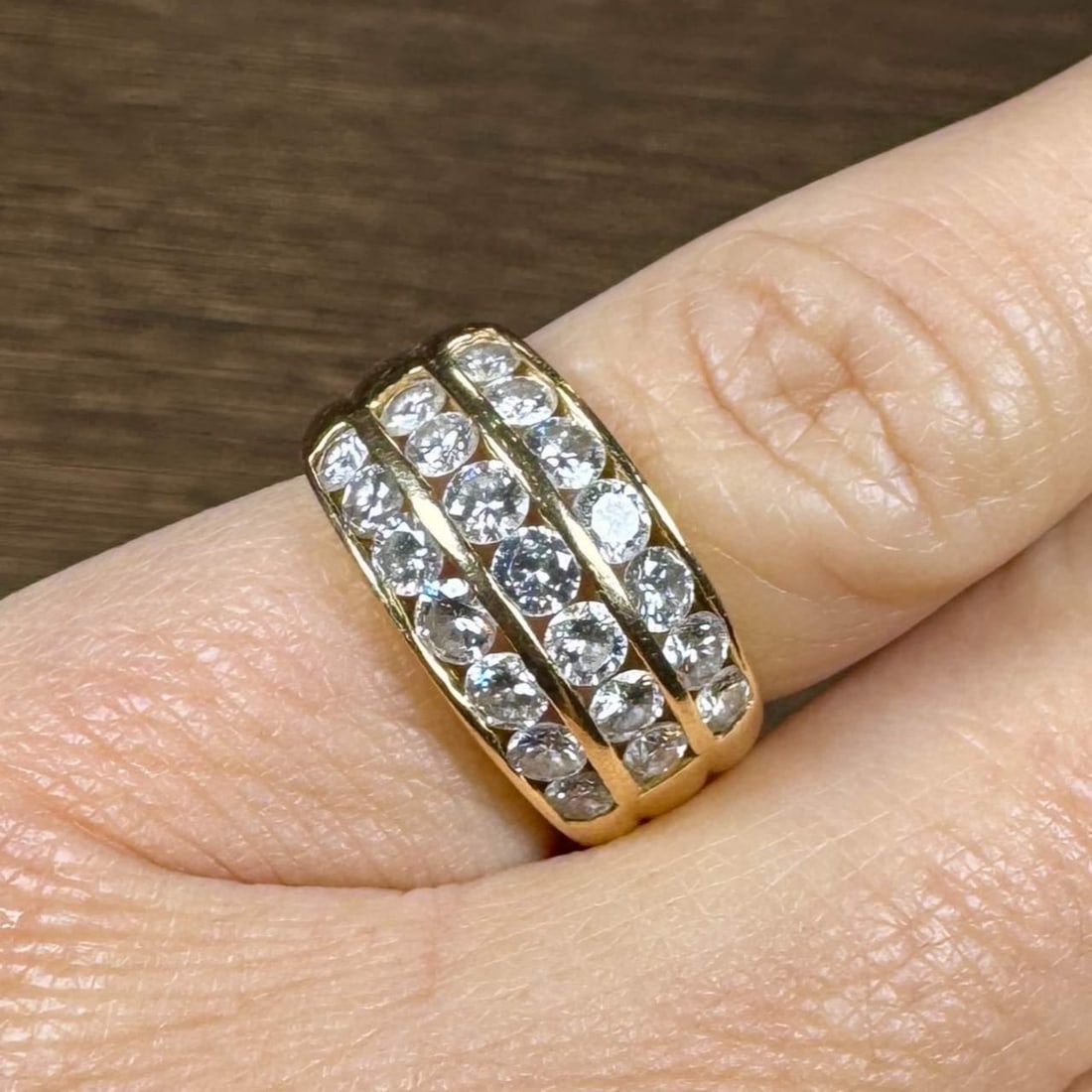 Stunning 14K Yellow Gold 21 Diamond Ring 1.65 Ct G-H VVS-VS: Stunning 14K Yellow Gold 21 Diamond Ring 1.65 Ct G-H VVS-VS This exquisite 14K yellow gold diamond ring features a total diamond weight of approximately 1.65 carats, showcasing 21 stunning diamonds wi