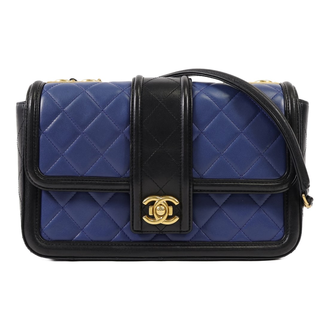 CHANEL Black Lambskin Chain Shoulder Bag GHW 10.0 x 6.5 x 2.8: CHANEL Black Lambskin Chain Shoulder Bag GHW 10.0 x 6.5 x 2.8 This CHANEL shoulder bag is crafted from luxurious lambskin leather in black and blue tones, featuring the iconic CC logo and gold-tone ch