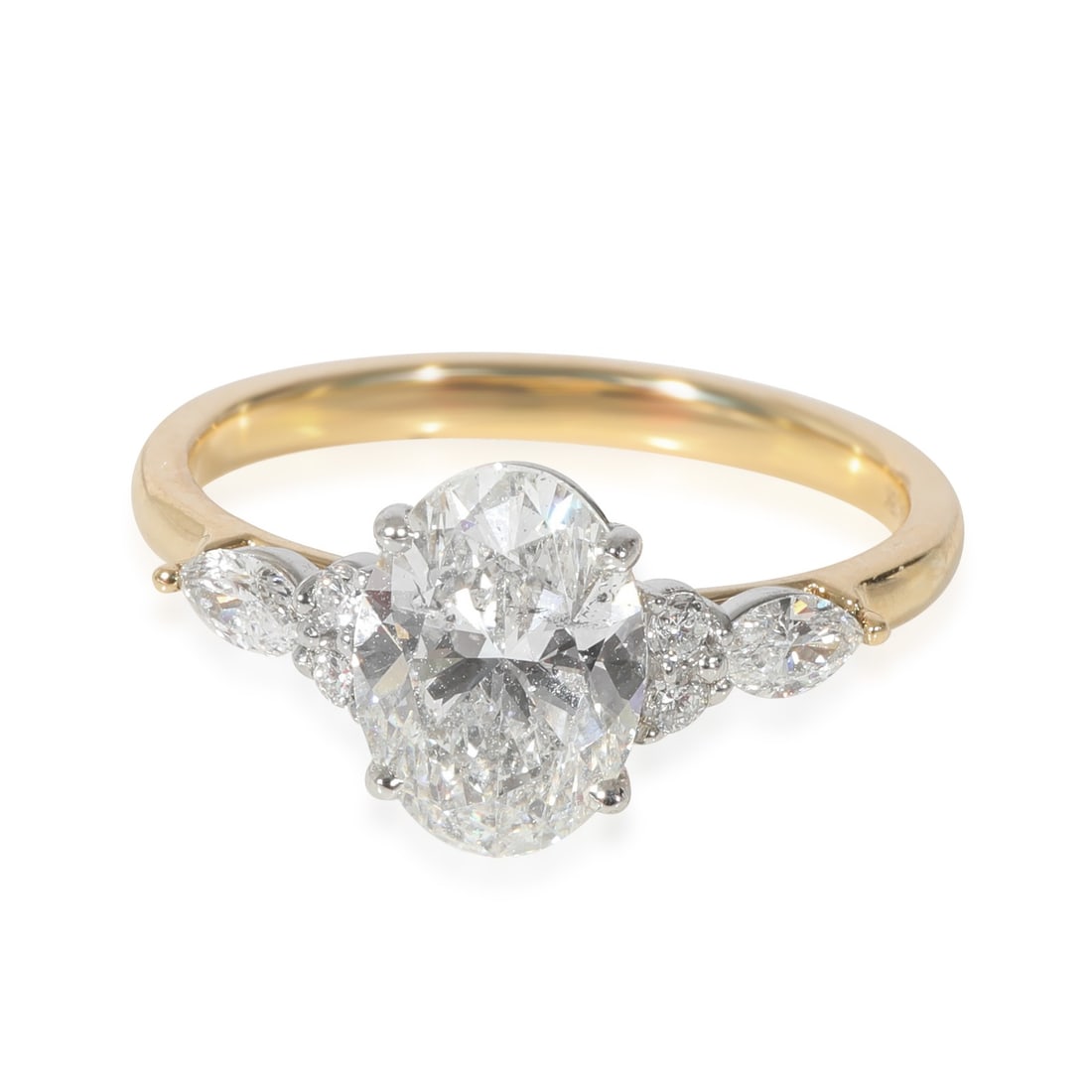 GIA Certified 1.70ct Oval Diamond Engagement Ring 18k Gold Platinum SI2: GIA Certified 1.70ct Oval Diamond Engagement Ring 18k Gold Platinum SI2 This elegant oval engagement ring features a stunning 1.70 carat diamond at its center, certified by GIA with a color grade of G