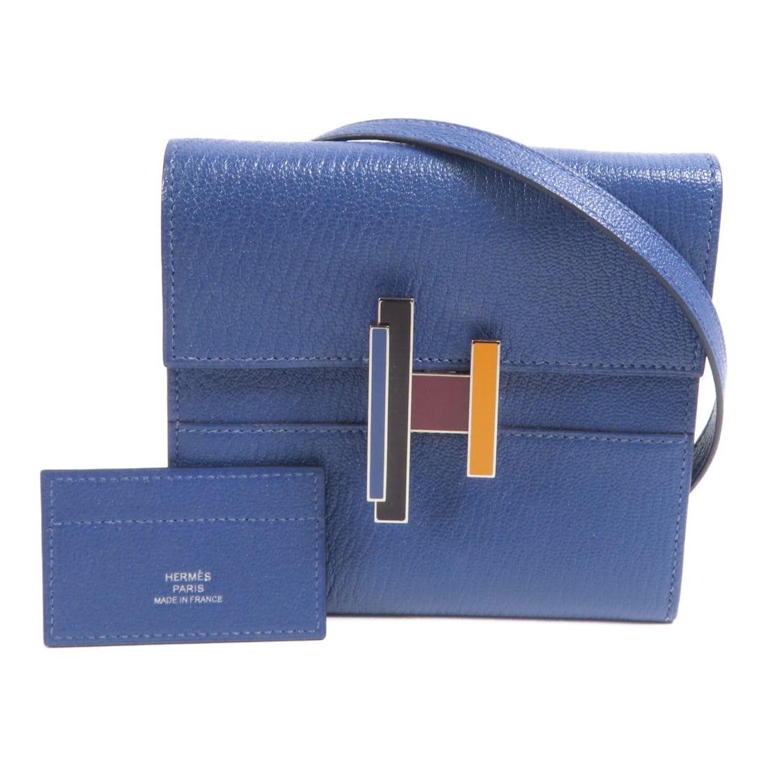 Hermes Cinhetic To Go Blue Goatskin Shoulder Wallet Bag: Hermes Cinhetic To Go Blue Goatskin Shoulder Wallet Bag This HERMES Cinhetic To Go Wallet Shoulder Bag is crafted from high-quality goatskin leather in a striking blue color. Designed for women, it fe