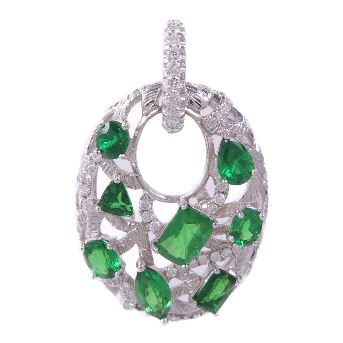 JEWELRY Green Crystal Pendant Top in 18K White Gold: JEWELRY Green Crystal Pendant Top in 18K White Gold This exquisite pendant top features a stunning green crystal, set in luxurious 18K white gold (K18WG). The elegant design makes it a perfect accesso