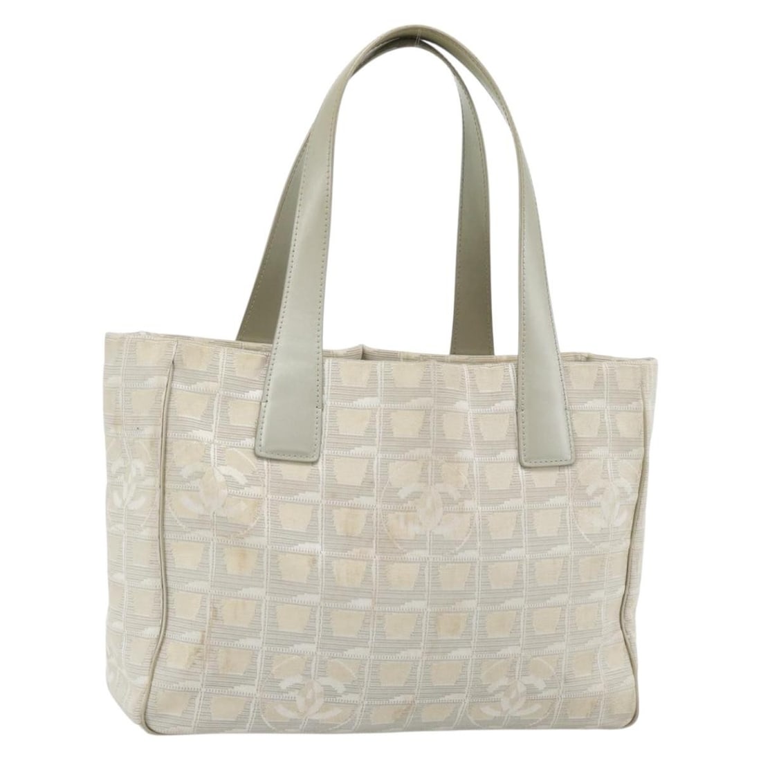 CHANEL Beige Silver Nylon Tote Bag Italy Serial 10337289: CHANEL Beige Silver Nylon Tote Bag Italy Serial 10337289 This CHANEL New Travel Line tote bag is crafted from beige nylon with silver-tone accents and features the iconic CC logo. Designed for women, 