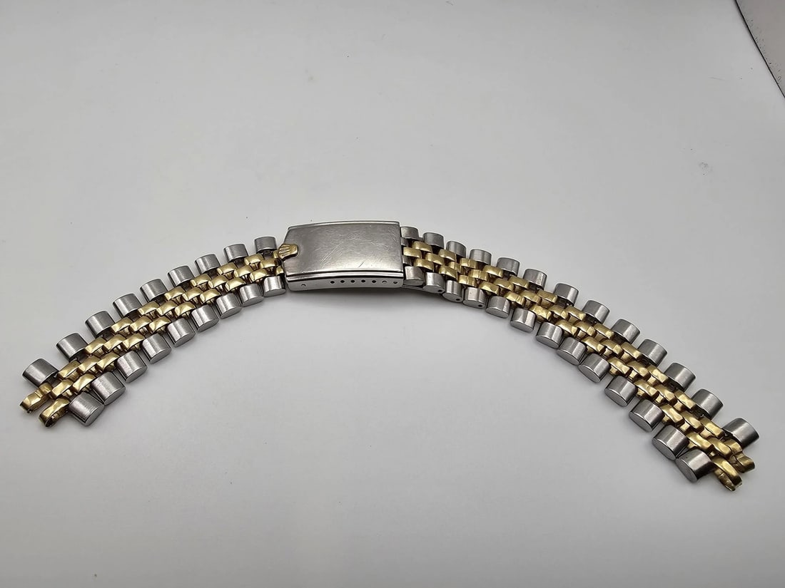 Rolex 19mm Yellow Gold Steel Watch Bracelet USA Trim: Rolex 19mm Yellow Gold Steel Watch Bracelet USA Trim This is a vintage Rolex Jubilee wristwatch bracelet crafted from stainless steel and 14K yellow gold. Designed for unisex adult use, the bracelet f