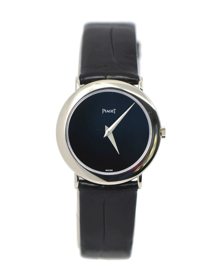 Piaget Ultra Thin 18K White Gold Watch Ref 9048 29mm Leather Band: Piaget Ultra Thin 18K White Gold Watch Ref 9048 29mm Leather Band Experience the elegance of the Piaget Ultra Thin 18K White Gold Watch. This sophisticated wristwatch features a sleek black dial and i